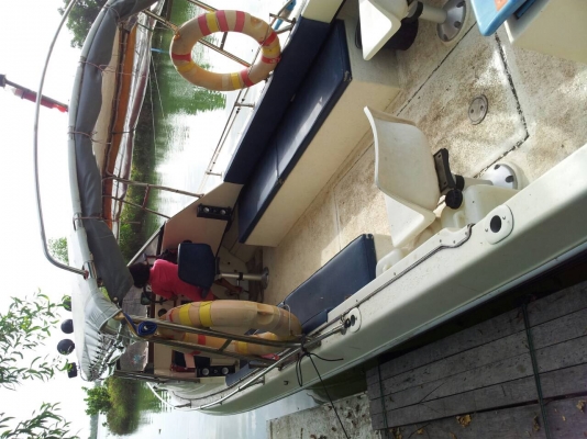 ขาย..เรือเร็ว+ที่ลาก.. สวยพร้อมใช้..ขนาด กว้าง 2.20ม.ยาว8.40ม. ใช้400ชม.