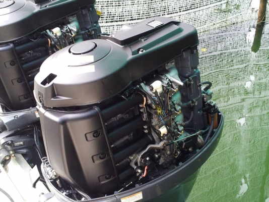 ขาย..เรือเร็ว+ที่ลาก.. สวยพร้อมใช้..ขนาด กว้าง 2.20ม.ยาว8.40ม. ใช้400ชม.