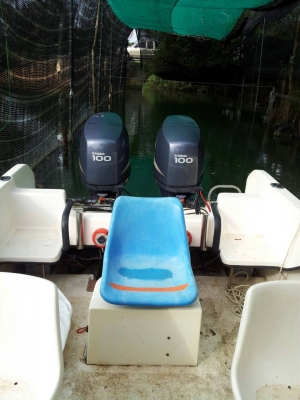 ขาย..เรือเร็ว+ที่ลาก.. สวยพร้อมใช้..ขนาด กว้าง 2.20ม.ยาว8.40ม. ใช้400ชม.