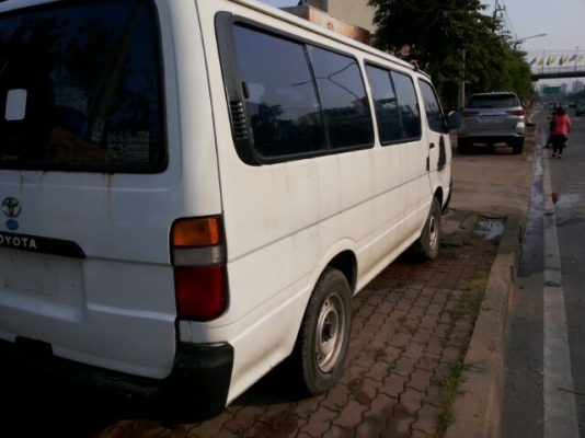 ขายเหมา รถตู้ TOYOTA (  2 คัน ) ปี 99 มือเดียว เครื่องดีเซล 5 แอล สุดคุ้ม 1.39 แสน