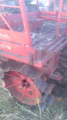 เครื่องปลูกอ้อยกลกิจบ้านโป่งร่องคู่30เซ็นใส่รถไถใหญ่ เครื่องปลูกอ้อยกลกิจบ้านโป่งร่องคู่30เซ็นใส่รถไถใหญ่