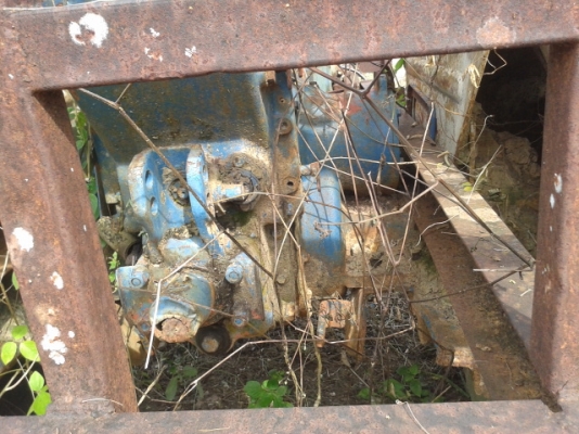 (ขายถูกๆด่วน)รถไถฟอดร์  5000  รถจอดไว้ เช็คนิดหน่อยติดเครื่องได้เลย