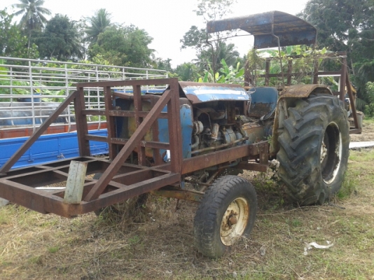 (ขายถูกๆด่วน)รถไถฟอดร์  5000  รถจอดไว้ เช็คนิดหน่อยติดเครื่องได้เลย