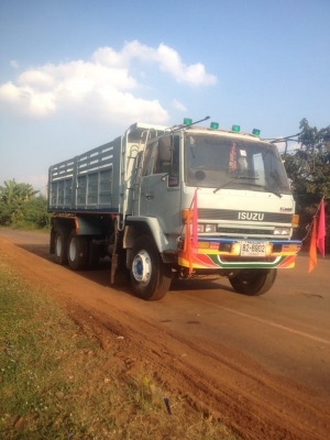 ขายดั้ม2เพลา ร็อกกี้240เทอร์โบ พ.เพาเวอร์ เบรกทิฟฟี่ ภายในสวย แอร์เย็น สภาพพร้อมใช้งาน เอกสารพร้อมโอน สนใจโทร 090-8588220คุณนะ 093-3258446คุณบิว หรือเข้าดูสินค้าอื่นๆได้ที่ www.truck.in.th/498 หรือเพจFacebook ณรงค์ ซื้อขายรถมือสอง (เว็บไซต์ส่วนตัว) หรือFa