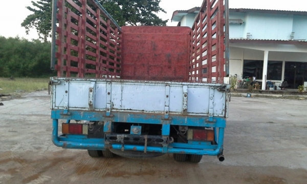 รถบรรทุก ISUZU กระบะพื้นเหล็กคอก ความยาว5เมตร