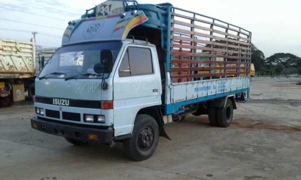 รถบรรทุก ISUZU กระบะพื้นเหล็กคอก ความยาว5เมตร