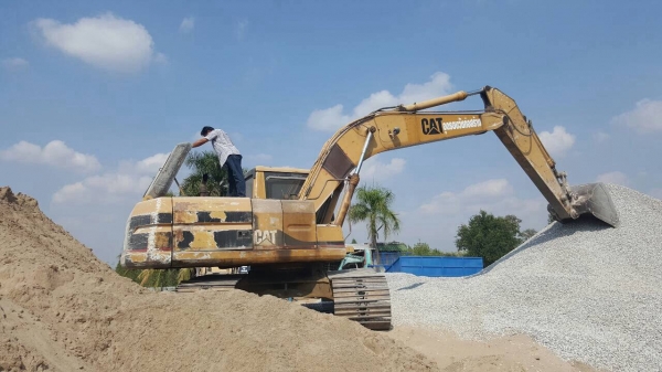 ขายแบคโฮ CAT 320 V.1 ไฟครบ เครื่อง 6BG1 Turbo เอกสารเล่มทะเบียน รถใช้งานอยู่ทุกวัน ราคาต่อรองได้ครับ