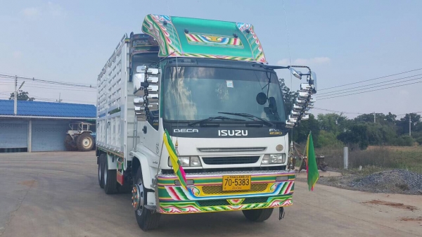 อีซูซุ เดก้า ปี50 เครื่อง 230 แรง เพลาเดียว เครื่องดี คัชซีสวย รถสวยพร้อมใช้ จะซื้อสด หรือ ผ่อนก็ได้ครับ เรามีไฟแนนซ์ ไว้รองรับ