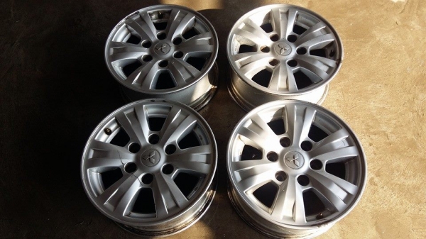 ขายล้อแม็ก mitsu triton 16"  สนใจติดต่อ ตาเล็ก ล้อและยาง ครับ 081-3747940