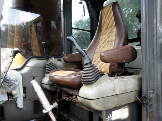 ขายรถแบคโฮ KOMATSU PC120-6 เอกสารเล่มทะเบียน ระบบไฟเต็ม ราคา 950000