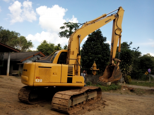ขายรถแบคโฮ KOMATSU PC120-6 เอกสารเล่มทะเบียน ระบบไฟเต็ม ราคา 950000