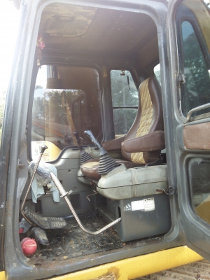 ขายรถแบคโฮ KOMATSU PC120-6 เอกสารเล่มทะเบียน ระบบไฟเต็ม ราคา 950000