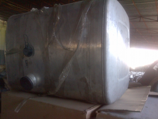 ขายถังน้ำมัน 400  ลิตรราคา  15000  โทร 0906208746