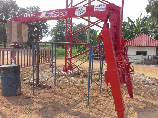 เครน  unic  4.5ตัน ขาเหลี่ยม  ทำสีแล้วคับ   3ชัก4ปอก  ท้องแบนนะคับ