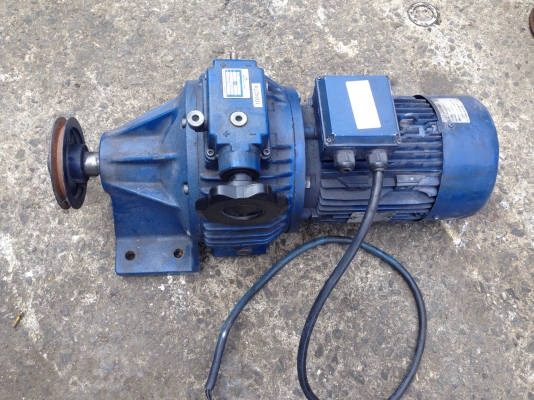 ขายมอเตอร์เกียร์ปรับรอบ Motovario 5.5HP. 380V ปรับได้ 190-1000 รอบต่อนาที สภาพดี วิ่งนิ่ม พร้อมใช้งาน