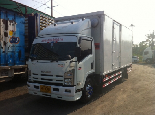 ISUZU NQR  ปี52 175แรงม้า ตู้3บาน ยาว5.5เมตร