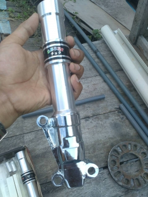 โช๊คหน้า ฟีโน่