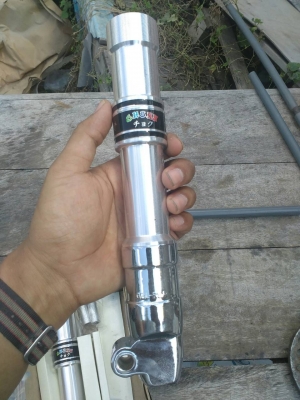 โช๊คหน้า ฟีโน่