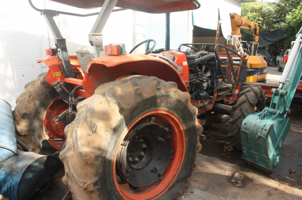 ต้องการ ขาย M7040  2 เพลา