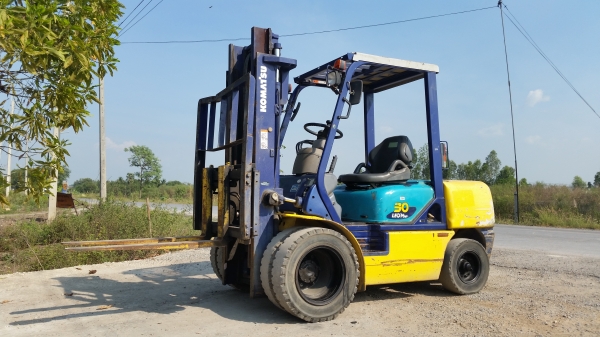 ขายด่วนรถยกKOMATSU FG30-14 ยก3ตันเสาสูง3เมตรงาสไลย์ได้ยางหน้าคู้รถนอกนำเข้ายังไม่เคยใช้งานในเมืองไทยเลย=รุ่นใหม่ขายถูกๆๆ