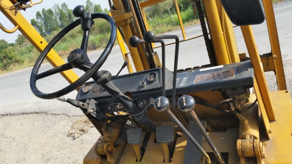 ขายด่วนรถยกดีเซลKOMATSU FD25-10 ยก2.5ตันเสาสูง3เมตรยางตันใหม่รถนอกนำเข้ายังไม่เคยใช้งานในเมืองไทยเลย=รุ่นใหม่ขายถูกๆๆ