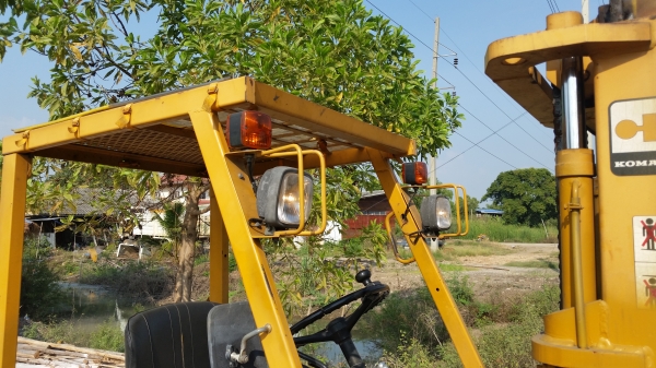 ขายด่วนรถยกดีเซลKOMATSU FD25-10 ยก2.5ตันเสาสูง3เมตรยางตันใหม่รถนอกนำเข้ายังไม่เคยใช้งานในเมืองไทยเลย=รุ่นใหม่ขายถูกๆๆ