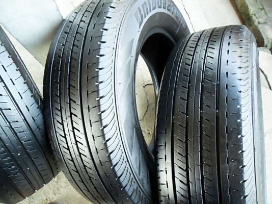 ยางกระบะขอบ15 บริดสโตน205-70-R15ลงพื้นปี15 ยางกระบะขอบ15 บริดสโตน205-70-R15ลงพื้นปี15