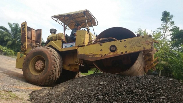 รถบดยี่ห้อ SAKAI ขนาด 12 ตัน สั่นสะเทือนได้สามารถปรับระดับสั่นได้ครับ รถบดยี่ห้อ SAKAI ขนาด 12 ตัน สั่นสะเทือนได้สามารถปรับระดับสั่นได้ครับ