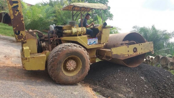 รถบดยี่ห้อ SAKAI ขนาด 12 ตัน สั่นสะเทือนได้สามารถปรับระดับสั่นได้ครับ รถบดยี่ห้อ SAKAI ขนาด 12 ตัน สั่นสะเทือนได้สามารถปรับระดับสั่นได้ครับ