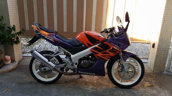 ขออนุญาติขาย HONDA CBR150R สตาร์ทมือ ราคา 19,900 บาท ขออนุญาติขาย HONDA CBR150R สตาร์ทมือ ราคา 19,900 บาท