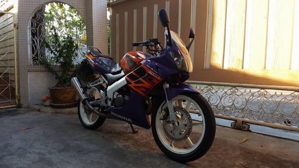 ขออนุญาติขาย HONDA CBR150R สตาร์ทมือ ราคา 19,900 บาท