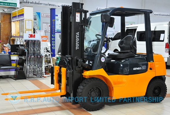 ขายรถโฟล์คลิฟท์มือสอง TOYOTA รุ่น 7FD25-22249 ราคา 395,000 บาท นำเข้าจากประเทศญี่ปุ่น 100\% ไม่เคยใช้งานในไทย