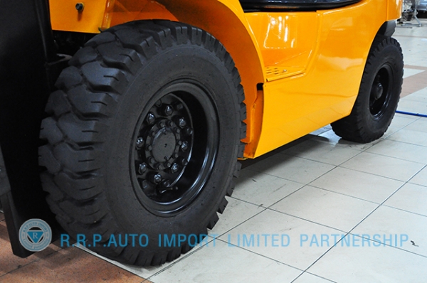 ขายรถโฟล์คลิฟท์มือสอง TOYOTA รุ่น 7FD25-22249 ราคา 395,000 บาท นำเข้าจากประเทศญี่ปุ่น 100\% ไม่เคยใช้งานในไทย