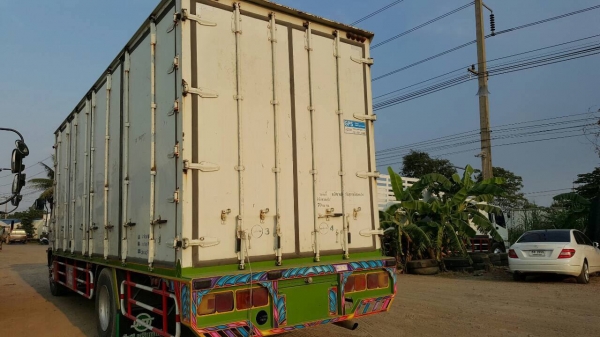 รถบรรทุกหกล้อฮีโน่ตู้สิบบาน 220 แรงม้า ซีรี่500 ปี 51 FG8J สภาพสวย พร้อมใช้งาน ทดลองขับได้    สนใจติดต่อ เอ็ม ที เจริญยนต์ สาขาปทุมธานี    (ถนนกาญจนาภิเษก วงแหวนตะวันตกบางปะอิน-บางบัวทอง)     โทร. 081-4948363 , 081-7361541