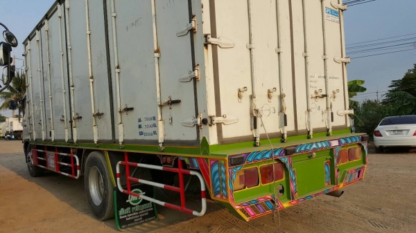 รถบรรทุกหกล้อฮีโน่ตู้สิบบาน 220 แรงม้า ซีรี่500 ปี 51 FG8J สภาพสวย พร้อมใช้งาน ทดลองขับได้    สนใจติดต่อ เอ็ม ที เจริญยนต์ สาขาปทุมธานี    (ถนนกาญจนาภิเษก วงแหวนตะวันตกบางปะอิน-บางบัวทอง)     โทร. 081-4948363 , 081-7361541