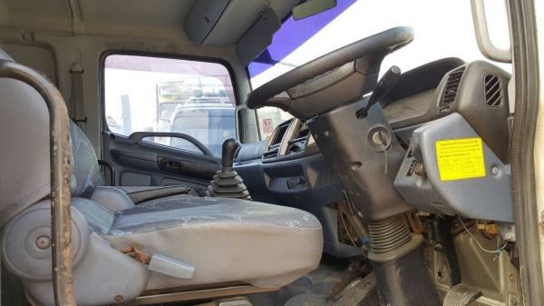 รถบรรทุกหกล้อฮีโน่ตู้สิบบาน 220 แรงม้า ซีรี่500 ปี 51 FG8J สภาพสวย พร้อมใช้งาน ทดลองขับได้    สนใจติดต่อ เอ็ม ที เจริญยนต์ สาขาปทุมธานี    (ถนนกาญจนาภิเษก วงแหวนตะวันตกบางปะอิน-บางบัวทอง)     โทร. 081-4948363 , 081-7361541