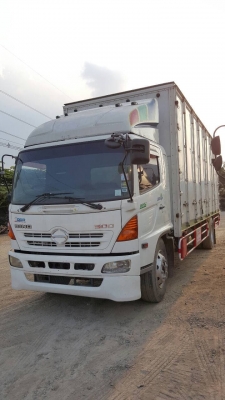 รถบรรทุกหกล้อฮีโน่ตู้สิบบาน 220 แรงม้า ซีรี่500 ปี 51 FG8J สภาพสวย พร้อมใช้งาน ทดลองขับได้    สนใจติดต่อ เอ็ม ที เจริญยนต์ สาขาปทุมธานี    (ถนนกาญจนาภิเษก วงแหวนตะวันตกบางปะอิน-บางบัวทอง)     โทร. 081-4948363 , 081-7361541