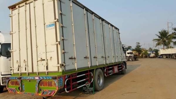 รถบรรทุกหกล้อฮีโน่ตู้สิบบาน 220 แรงม้า ซีรี่500 ปี 51 FG8J สภาพสวย พร้อมใช้งาน ทดลองขับได้    สนใจติดต่อ เอ็ม ที เจริญยนต์ สาขาปทุมธานี    (ถนนกาญจนาภิเษก วงแหวนตะวันตกบางปะอิน-บางบัวทอง)     โทร. 081-4948363 , 081-7361541