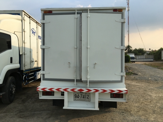 6ล้อตู้เย็นอีซูซุNQRตู้ยาว4.30ม 6ล้อตู้เย็นอีซูซุNQRตู้ยาว4.30ม