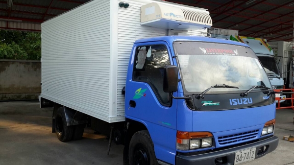 6ล้อตู้เย็นอีซูซุNQRตู้ยาว4.30ม