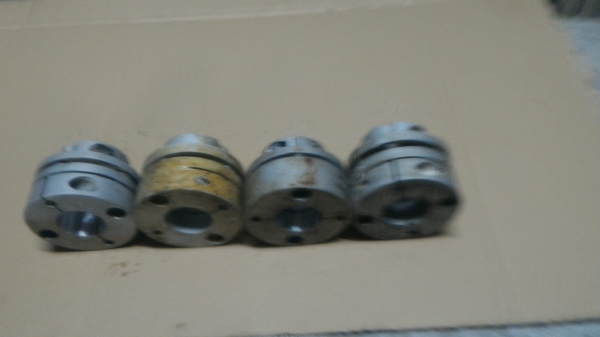 จอว์ คัปปลิ้ง ใช้ได้กับงานทั่วไป รองรับการเยื้องศูนย์ปรกติและลดความรุนแรงของ shock loads ทนทานต่อน้ำมันและสิ่งสกปรก ไม่ต้องการสารหล่อลื่น