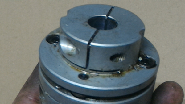 จอว์ คัปปลิ้ง ใช้ได้กับงานทั่วไป รองรับการเยื้องศูนย์ปรกติและลดความรุนแรงของ shock loads ทนทานต่อน้ำมันและสิ่งสกปรก ไม่ต้องการสารหล่อลื่น