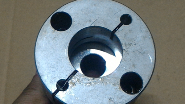 จอว์ คัปปลิ้ง ใช้ได้กับงานทั่วไป รองรับการเยื้องศูนย์ปรกติและลดความรุนแรงของ shock loads ทนทานต่อน้ำมันและสิ่งสกปรก ไม่ต้องการสารหล่อลื่น