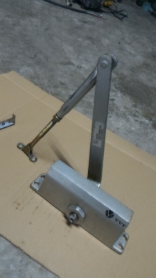 โช๊คประตูบานสวิง LISTED DOOR CLOSER ARM นำไปติดเพื่อให้ประตูปิดอัตโนมัติหลังจากเปิด
