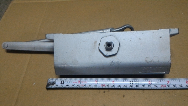 โช๊คประตูบานสวิง STAR DOOR CLOSER ARM นำไปติดเพื่อให้ประตูปิดอัตโนมัติหลังจากเปิด ปรับให้เลือนเข้าออกช้าเร็วได้