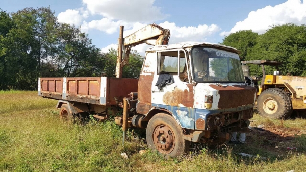ขาย 6 ล้อ HINO KL340 ติด HIAB 2.5 ตัน ขายตามสภาพไม่มีทะเบียน รถใช้งานได้ปกติ