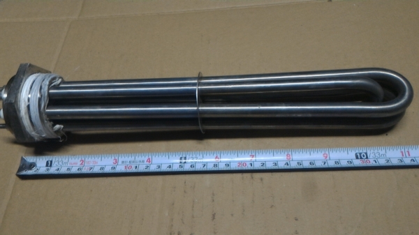 ฮีตเตอร์ท่อกลมแบบแช่น้ำ 3 ท่อ แต่และท่อมีกำลัง 1200 W. แต่ละท่อนต่อไฟไม่ถึงกัน