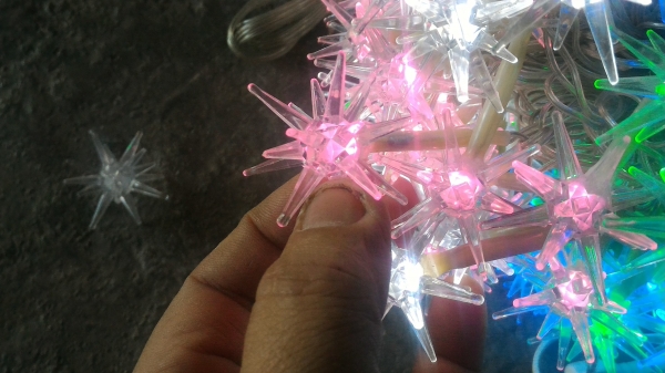 ชุดหลอดไฟประดับเทศกาลแบบ LED มีปลอกเป็นรูปดอก ไฟเปลี่้ยนสีและรูปแบบได้