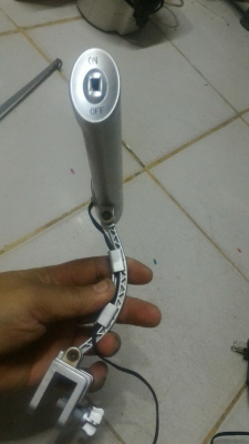 โคมไฟหลอด LED  ยึดขอบโต็ะขนาดกลางมีระดับความสว่างให้เลือกสองระดับ