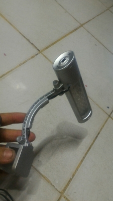 โคมไฟหลอด LED  ยึดขอบโต็ะขนาดกลางมีระดับความสว่างให้เลือกสองระดับ